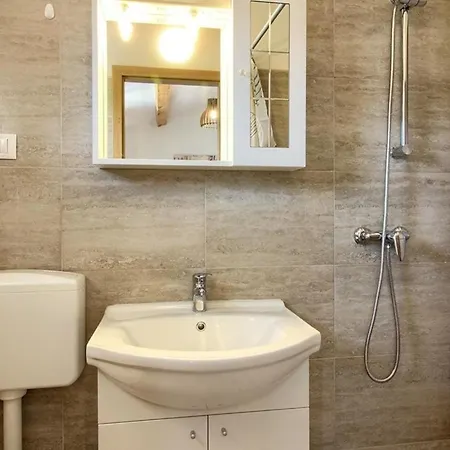 Holiday home Mit Privatpool Fuer 10 Personen Ca 150 Qm In Medulin, Istrien Suedkueste Von Istrien