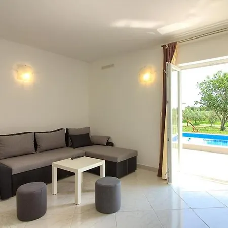 Mit Privatpool Fuer 10 Personen Ca 150 Qm In Medulin, Istrien Suedkueste Von Istrien Holiday home