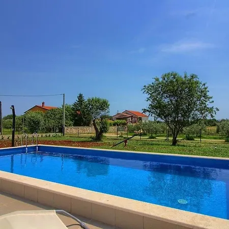Mit Privatpool Fuer 10 Personen Ca 150 Qm In Medulin, Istrien Suedkueste Von Istrien *