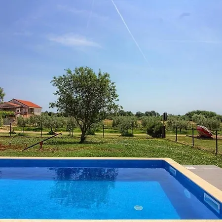 Holiday home Mit Privatpool Fuer 10 Personen Ca 150 Qm In Medulin, Istrien Suedkueste Von Istrien