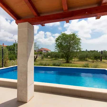 Mit Privatpool Fuer 10 Personen Ca 150 Qm In Medulin, Istrien Suedkueste Von Istrien